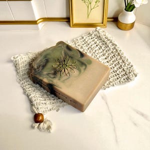 Bathroom Accessory Collection Natural Soap Saver Bag Eco Friendly Shower Essential Sisal Fiber Pouch Exfoliating Scrubber Daily Routine Helper Zero Waste Solution Sustainable Living Product Wooden Bead Closure Design Soap Preservation