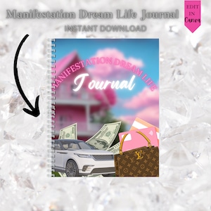 Puede incluir: Una portada de diario rosa y blanca con el texto "Manifestation Dream Life Journal" en letras rosa y blancas. La imagen de fondo presenta una casa rosa, dinero, un coche blanco y un bolso marr&oacute;n y dorado con una tarjeta de cr&eacute;dito rosa.