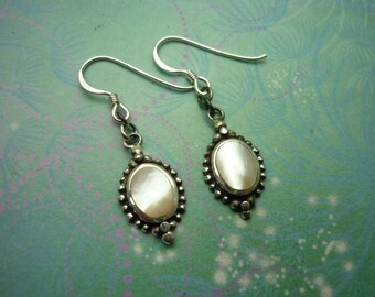 Vintage sterling silver earrings - shell - simple elegance, wedding gift, bridesmaids jewellery, mother of the bride groom, flower girl, 925