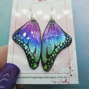 Pendientes de mariposa de verde a rosa - Fairy Jewellery Regalo divertido para pendientes de ala de hadas - Sparkly - Resina con acabado glitter
