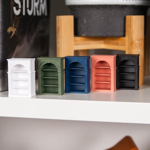 Mini 1,5" elegant bokhylla bokstöd miniatyr 3D-tryckt bokhylla tillbehör bokälskare läsare bokälskare gåvor i skala 1:12 dockhusdekor