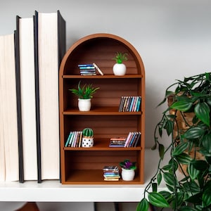Mini estante arqueada com painéis de madeira, suporte para livros impresso em 3D, organizador de cantinho de leitura, expositor de minifiguras, decoração de biblioteca doméstica, organizador, ideia de presente para leitor.