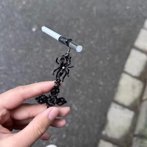 Black Spider Cigarette Ring, Men Cigarettes Holder Ring, Hands Metal Finger Clip, Cigarette Holder for Your Finger, Gifts for Smokers