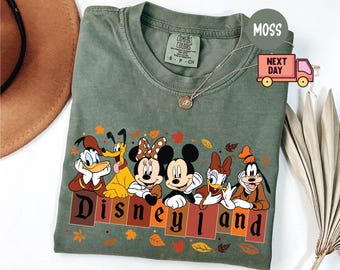 Comfort Colors® ミッキー＆フレンズ サンクスギビングシャツ、ディズニーランド サンクスギビング、ディズニー旅行Tシャツ、サンクスギビングファミリー、ディズニーサンクスギビング