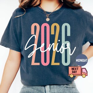 Camiseta Senior 2026 de Comfort Colors®, camiseta retro Senior, camiseta retro Senior 2026, camiseta Senior, camiseta Senior de la generación 2026, regalo de graduación imagen 7