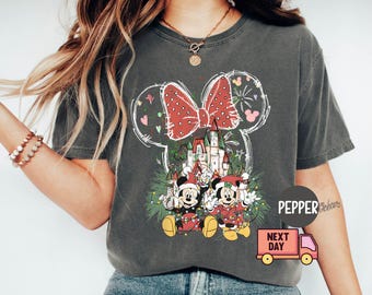 Camiseta navideña Comfort Colors, camiseta de la fiesta navideña de Mickey 2024, camiseta familiar navideña de Disney, regalo de Navidad de Magic Kingdom