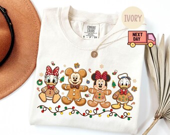Camiseta navideña de Mickey y sus amigos con diseño de pan de jengibre de Comfort Colors®, Camiseta de Mickey y sus amigos con diseño de galleta de jengibre, Camiseta navideña de Mickey