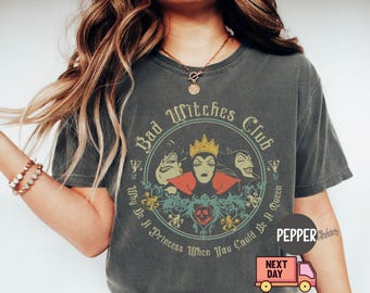 Camiseta de villanos de Disney Comfort Colors®, camiseta retro del Club de las Brujas Malvadas, camiseta vintage de Halloween con diseño de Úrsula, Maléfica y Reina Malvada para vacaciones en parques de Disney.