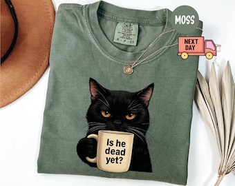 Comfort Colors® Ist er doch tot, schwarze Katzen-Shirt, Dark Humor Grafik, Libelles Shirt, Demokratisches Shirt, Anti-Trumpf-Protest-Shirt, Politisches Shirt