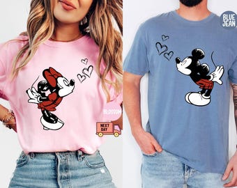 Camisa personalizada de Mickey y Minnie para amantes de Comfort Colors®, camisa a juego de Disney para parejas, regalo de San Valentín, camisa para amantes de Disney para el Día de San Valentín