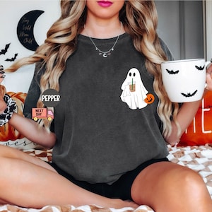 Camiseta Comfort Colors® Fantasma Fofo Café, Camiseta Fantasma Pequeno Café Gelado Fofo, Camiseta Fantasma Boo, Camiseta Fantasma Café, Amantes de Café no Halloween imagem 3