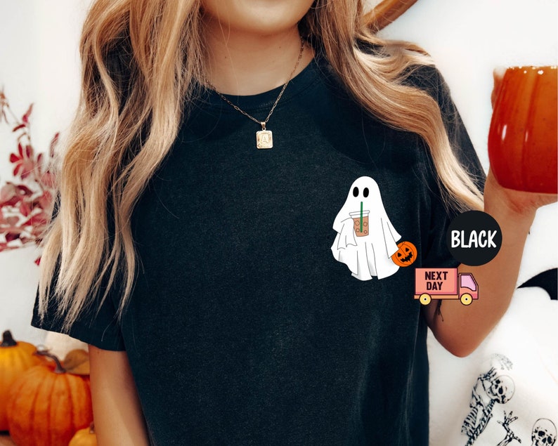 Camiseta Comfort Colors® Fantasma Fofo Café, Camiseta Fantasma Pequeno Café Gelado Fofo, Camiseta Fantasma Boo, Camiseta Fantasma Café, Amantes de Café no Halloween imagem 4
