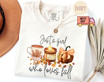 Comfort Colors® Nur ein Mädchen, das Herbst Shirt liebt, Kaffee Shirt, Kürbis Coquette Shirt, gemütliches Vibes T-Shirt, Herbst Liebhaber T-Shirt, Halloween Geschenk