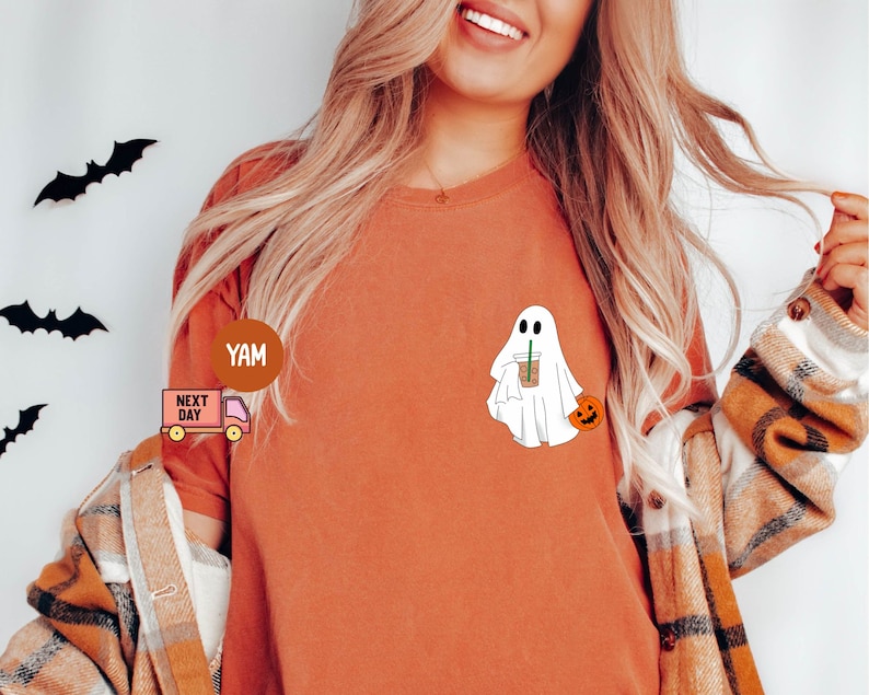 Camiseta Comfort Colors® Fantasma Fofo Café, Camiseta Fantasma Pequeno Café Gelado Fofo, Camiseta Fantasma Boo, Camiseta Fantasma Café, Amantes de Café no Halloween imagem 2