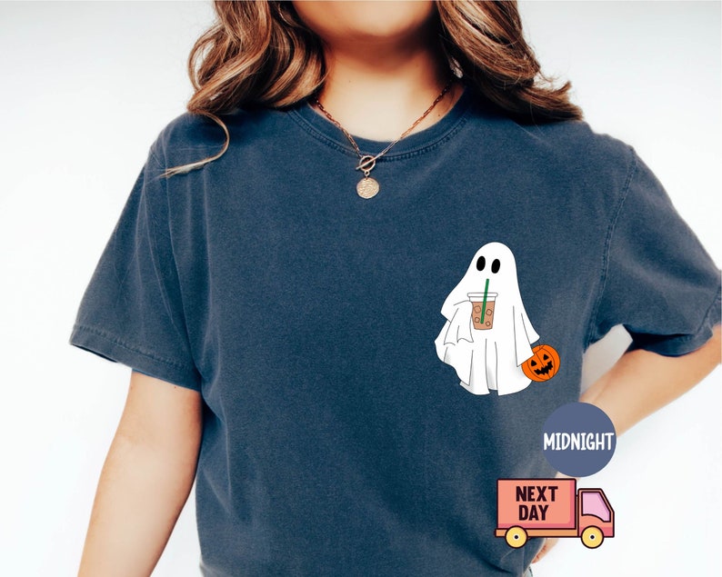 Camiseta Comfort Colors® Fantasma Fofo Café, Camiseta Fantasma Pequeno Café Gelado Fofo, Camiseta Fantasma Boo, Camiseta Fantasma Café, Amantes de Café no Halloween imagem 5