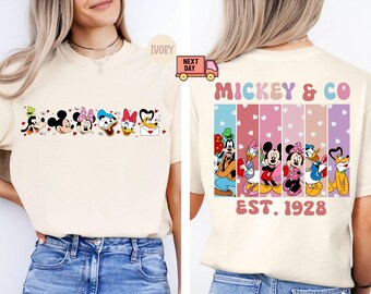 Camiseta Comfort Colors® de dos caras de Mickey y compañía (Est. 1928), camiseta de San Valentín de Disney, camiseta de Feliz San Valentín, Mickey y sus amigos para San Valentín