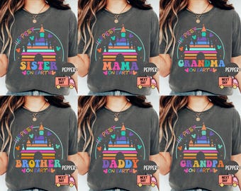 Comfort Colors® ハピエスト・ディズニー・ファミリー・オン・アース・トリップ・シャツ、マジックキングダム・シャツ、ミッキー・ミニー・Tシャツ、ママ・オン・アース・Tシャツ、ディズニー・ガールズ・トリップ・Tシャツ