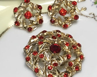 Vintage Brooch Earrings Red Rhinestone Wreath Gold-toned Gift Boxed