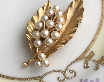 VINTAGE Brooch Designer LISNER Pearl Cluster Leaf Gift boxed