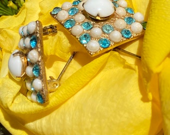 Vintage Scatter Pins 1950s Blue Topaz Rhinestones and Milk glass Gift Boxed