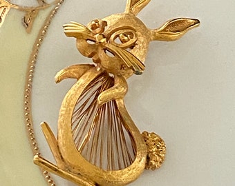 Vintage Bunny Rabbit Wired Goldtoned Brooch Monet Gift Boxed