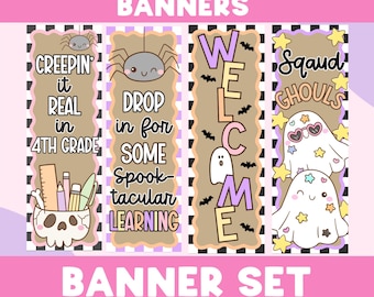 Può includere: Un set di quattro striscioni verticali di Halloween con un bordo a scacchi bianco e nero. I disegni includono un portamatite a forma di teschio, un ragno, la parola WELCOME con pipistrelli e un fantasma, e due fantasmi con il testo SQUAD GHOULS.