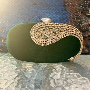 Pochette brodée en velours vert, sac orné de sequins, de faux diamants et d'un look royal pour un mariage, une soirée et des tenues ethniques.