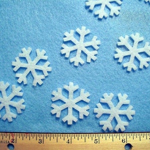 Flocons de neige de 1,5 pouce 24 pièces artisanales ou mélange de laine feutre votre choix de couleurs image 1
