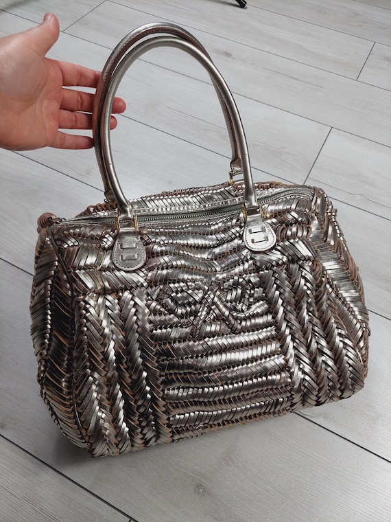 Anya Hindmarch Bag Weetling of Leather in a Silver-beige Genuine