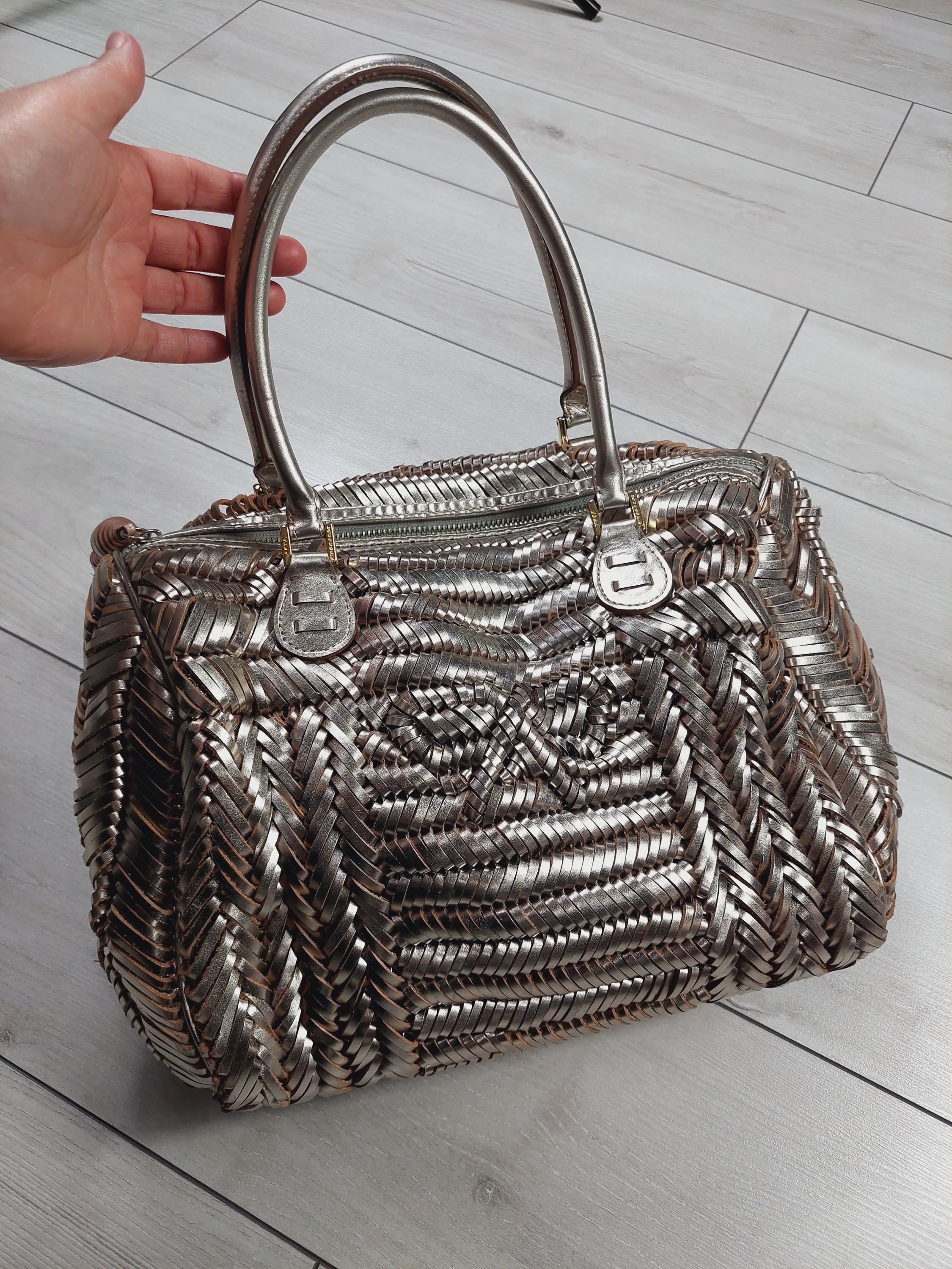 Anya Hindmarch Bag Weetling of Leather in a Silver-beige Genuine
