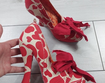 Buty damskie Irregular Choice z serduszkami i kokardką, materiałowe Rozmiar 37EU