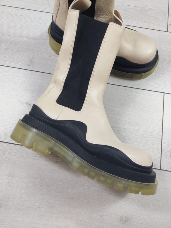 Bottega Veneta Cream Leather Chelsea Boots with Black Elastic Bottega Veneta Calfskin The Tire Chelsea Boots 40.5 Vaseline  main image 4