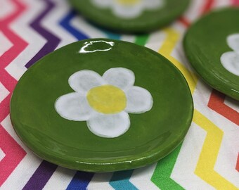 Happy daisy trinket dish | catchall dish | ring dish | stocking stuffer | handmade | soap dish | spoon holder | tealight holder