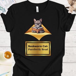Cat Lover&#39;s Bookish Shirt - Cute Kitty Reading Book for Book and Cat Enthusiasts, Bookworm Cat: Purrfectly Read