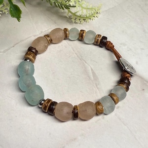 Boho Ocean Inspired Recycled Sea Glass Bracelet, Java and Ghana glass beads, leather cord, natural materials, ocean inspired gift Bild 13