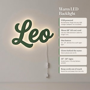 May include: A dark green script sign displaying the name Leo with a warm LED backlight. The sign includes a white USB power cord with a single button for on, off, and dimmer functions. Text on the right details features like USB power, a 45 cm cord, and 25-40 inch sign sizes.