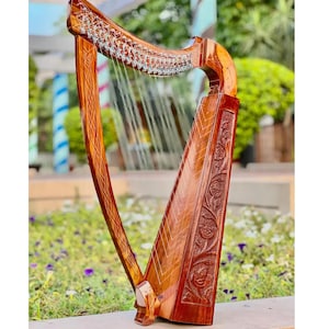 Lira celtica a 22 corde in palissandro massello, completa di custodia, chiave e set di corde, lunghezza 97 cm (38 pollici).