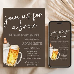 Puede incluir: Una invitación marrón y una pantalla de teléfono inteligente con el texto "join us for a brew before baby is due". La invitación presenta un biberón y una jarra de cerveza. El teléfono inteligente muestra el mismo diseño.