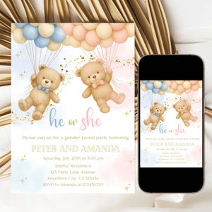 Puede incluir: Una invitación a una fiesta de revelación de género con un fondo de acuarela que presenta dos osos de peluche sosteniendo globos. El texto "he or she" está escrito en azul y rosa. La invitación incluye los nombres "Peter y Amanda" y los detalles de la fiesta.