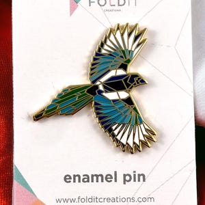 Elster Emaille Pin - Vogelliebhaber Geschenk, Vogelbeobachter Pin, Schwarzweißer Vogel Pin, Wildtier Pin, Vogelbeobachter Fan Geschenk