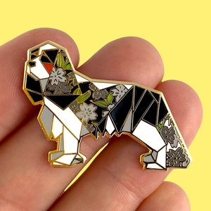 Pin esmaltado de origami de Cavalier King Charles Spaniel