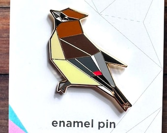 Épingle émail jaseur cèdre origami : cadeau oiseau, épinglette oiseau, bijoux jaseur cèdre, cadeau observation d'oiseaux, cadeau amateur d'oiseaux, art oiseau