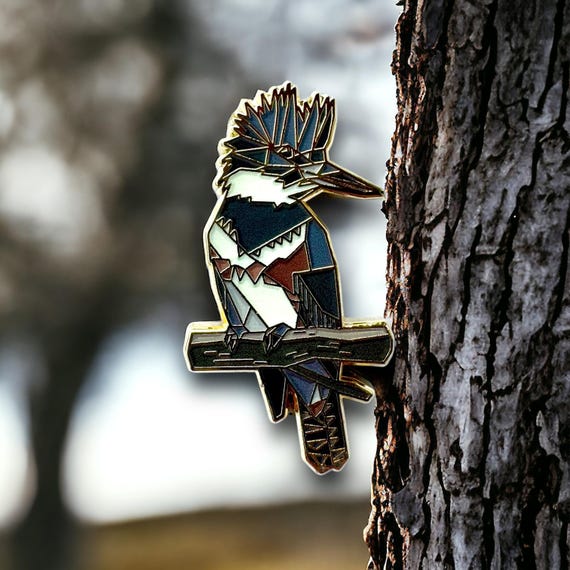 Belted Kingfisher Enamel Pin – Bird Lover Gift, Bird Watching Pin, Wildlife Pin, Backyard Bird Gift, Nature Lover Pin
