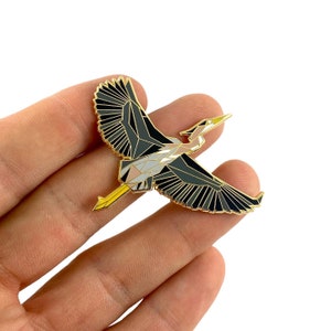 Épingle en émail grand héron, épingle en émail oiseau, bijoux en origami, amateur d'oiseaux, cadeau oiseau, épingles d'oiseaux, cadeaux d'observateur d'oiseaux, grand héron, observateur d'oiseaux image 2