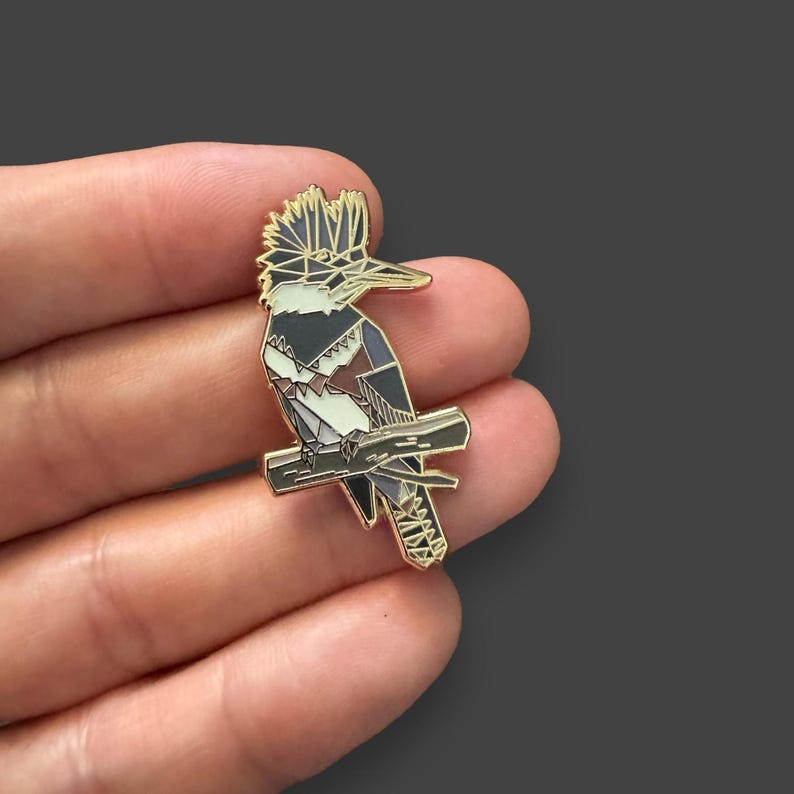 Belted Kingfisher Enamel Pin – Bird Lover Gift, Bird Watching Pin, Wildlife Pin, Backyard Bird Gift, Nature Lover Pin image 3