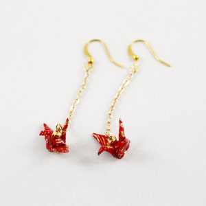 Origami Kranich Hängeohrringe: Rot & Gold Japanisches Papier, Gold Hämatit