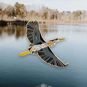 Épingle en émail grand héron, épingle en émail oiseau, bijoux en origami, amateur d'oiseaux, cadeau oiseau, épingles d'oiseaux, cadeaux d'observateur d'oiseaux, grand héron, observateur d'oiseaux image 1