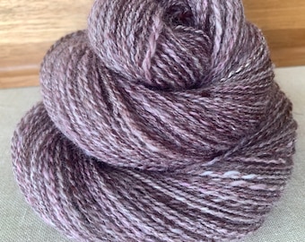 Handspunnet spetsgarn - Handspunnet merinoull och sidengarn - Spetskonstgarn - 28 g, 59 m 19WPI