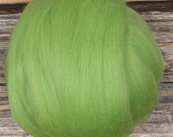 Corriedale Top (Dyed Leaf) 100g  Wool Roving Spinning Fibre Felting Light Green