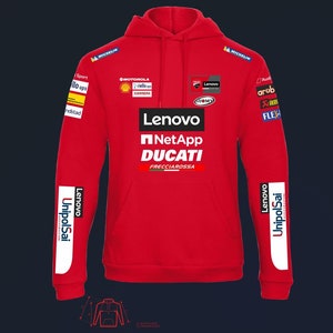 以下が含まれることがあります： 赤色のドゥカティのパーカー。Lenovo、NetApp、Michelinなどのスポンサーロゴが特徴です。パーカーには、ドローストリングフード、フロントポケット、ドゥカティのロゴが付いています。袖にはLenovoとUnipolSaiのロゴ。XSから4XLまでのサイズがあります。サイズはcmです。